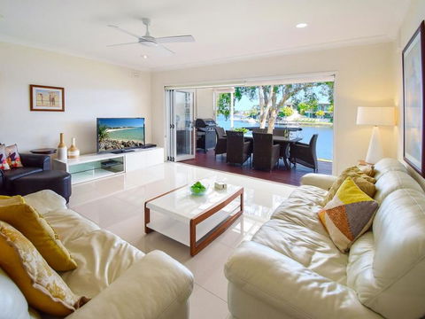 Noosa Entrance Waterfront Resort - Holiday Jervis Bay 4
