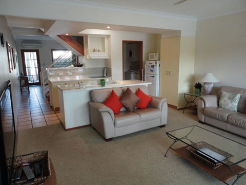 Noosa Entrance Waterfront Resort - Holiday Jervis Bay 8