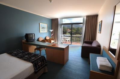 Absolute Beachfront Opal Cove Resort - Holiday Jervis Bay 2