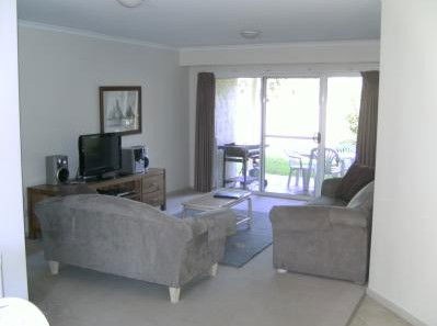 Absolute Beachfront Opal Cove Resort - Holiday Jervis Bay 4
