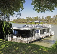 Moving Waters Self Contained Moored Houseboat - Holiday Jervis Bay