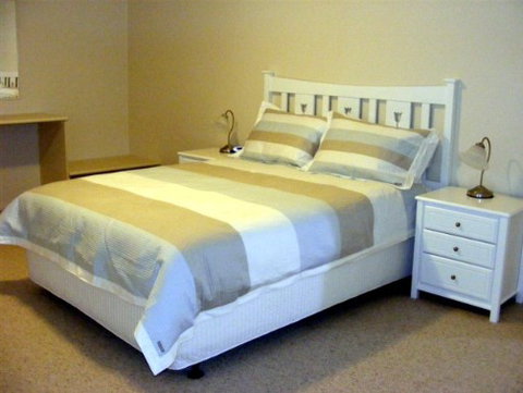 Fairways Bed And Breakfast At Jerilderie - Holiday Jervis Bay 1