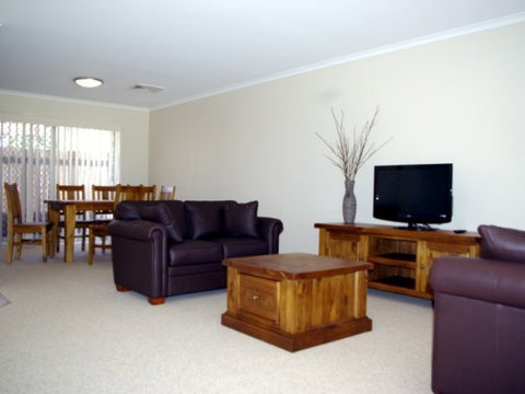 Fairways Bed And Breakfast At Jerilderie - Holiday Jervis Bay 2