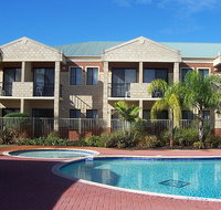 Country Comfort Inter City Perth Hotel  Apartments - Holiday Jervis Bay