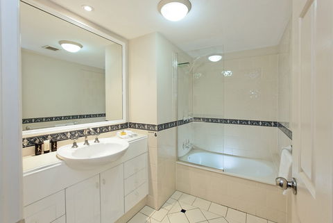 La Grande Apartments Broadbeach - Holiday Jervis Bay 3