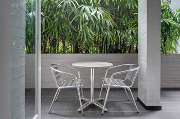 Adina Apartment Hotel Chippendale - Holiday Jervis Bay 2