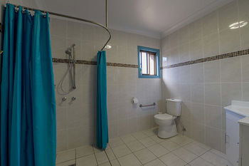 CBD Accommodation Tamworth - Holiday Jervis Bay 0