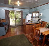 Crayfish Creek Van and Cabin Park and Spa Treehouse - Holiday Jervis Bay