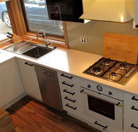 Wallace's - Crystal Creek Chalet 1 - Holiday Jervis Bay