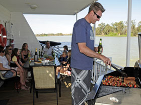 Boats And Bedzzz - The Murray Dream Self-contained Moored Houseboat - Holiday Jervis Bay 3
