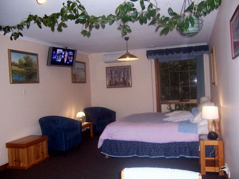Adelaide Hills Bed & Breakfast Accommodation - Holiday Jervis Bay 2