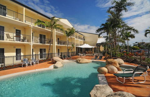 Cairns Queenslander Hotel & Apartments - Holiday Jervis Bay 0