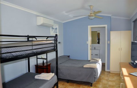 Daly Waters Historic Pub - Holiday Jervis Bay 9