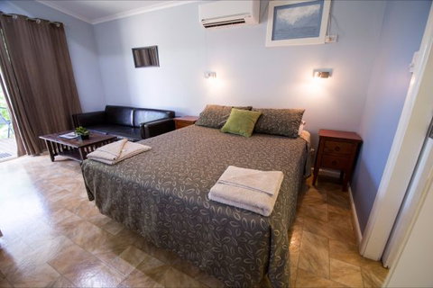 Daly Waters Historic Pub - Holiday Jervis Bay 10