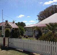 Tenterfield Luxury Historic c1895 Cottage - Holiday Jervis Bay