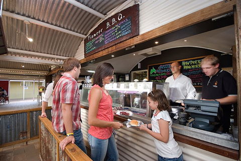 Ayers Rock - Outback Pioneer Lodge - Holiday Jervis Bay 5