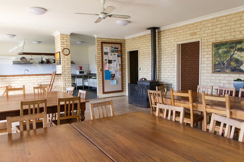 Augusta - Cape Leeuwin YHA - Holiday Jervis Bay 1