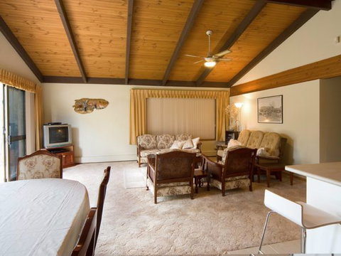 Chisholm Heights CBD Accommodation - Holiday Jervis Bay 0