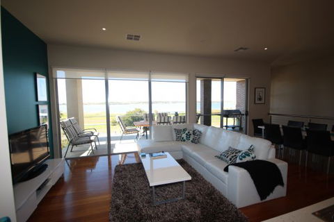 LJ Hooker Goolwa Holiday Rentals - 42 Underwood Avenue, Goolwa Beach - Holiday Jervis Bay 0