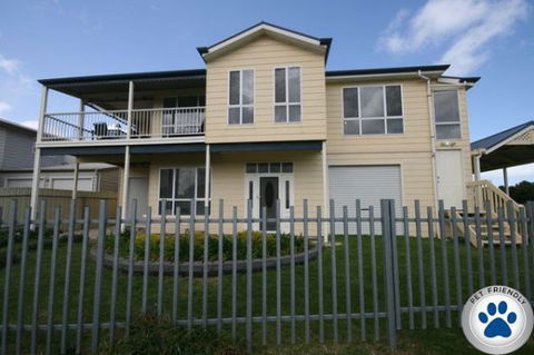 LJ Hooker Goolwa Holiday Rentals - 42 Underwood Avenue, Goolwa Beach - Holiday Jervis Bay 4