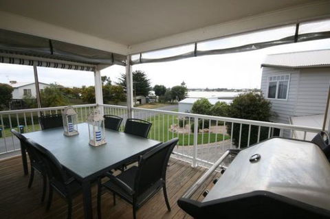 LJ Hooker Goolwa Holiday Rentals - 42 Underwood Avenue, Goolwa Beach - Holiday Jervis Bay 6