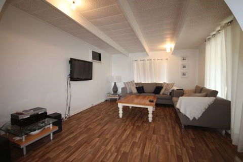 LJ Hooker Goolwa Holiday Rentals - 42 Underwood Avenue, Goolwa Beach - Holiday Jervis Bay 10