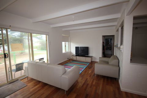 LJ Hooker Goolwa Holiday Rentals - 42 Underwood Avenue, Goolwa Beach - Holiday Jervis Bay 12