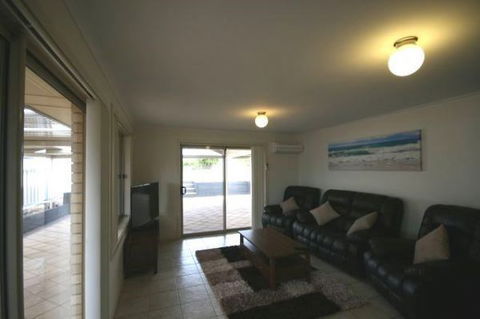 LJ Hooker Goolwa Holiday Rentals - 42 Underwood Avenue, Goolwa Beach - Holiday Jervis Bay 22