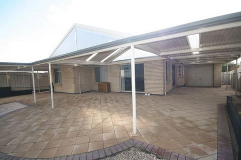 LJ Hooker Goolwa Holiday Rentals - 42 Underwood Avenue, Goolwa Beach - Holiday Jervis Bay 23