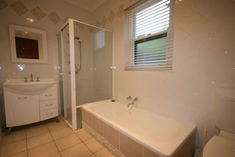LJ Hooker Goolwa Holiday Rentals - 42 Underwood Avenue, Goolwa Beach - Holiday Jervis Bay 26