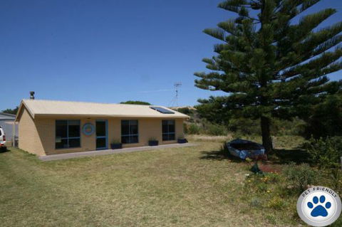 LJ Hooker Goolwa Holiday Rentals - 15 Eaton Avenue, Goolwa Beach - Holiday Jervis Bay 0