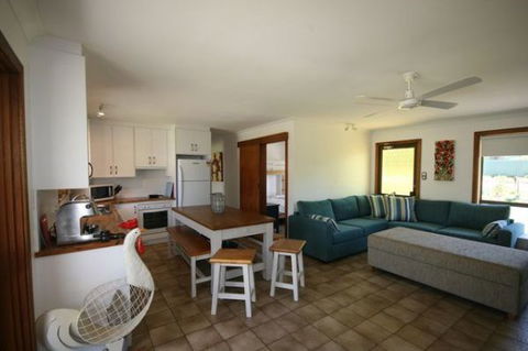 LJ Hooker Goolwa Holiday Rentals - 15 Eaton Avenue, Goolwa Beach - Holiday Jervis Bay 2