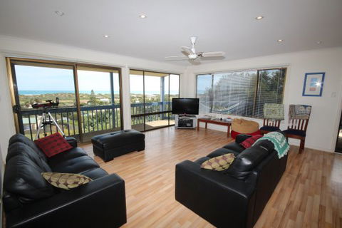 LJ Hooker Goolwa Holiday Rentals - 39 Bradford Road, Goolwa Beach - Holiday Jervis Bay 0