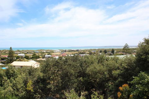 LJ Hooker Goolwa Holiday Rentals - 39 Bradford Road, Goolwa Beach - Holiday Jervis Bay 2