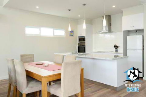 PetLet 14: 24 Seagull Avenue At Hayborough - Holiday Jervis Bay 2