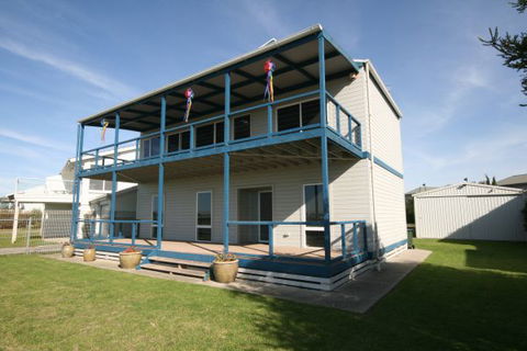 LJ Hooker Goolwa Holiday Rentals - 25 Barrage Road, Goolwa South - Holiday Jervis Bay 0