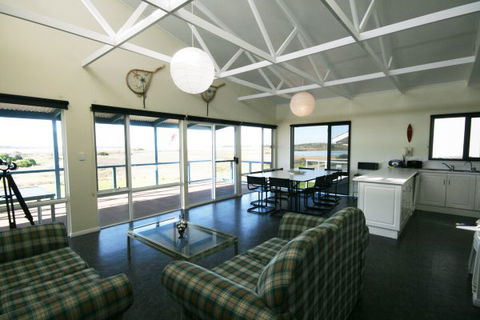 LJ Hooker Goolwa Holiday Rentals - 25 Barrage Road, Goolwa South - Holiday Jervis Bay 1