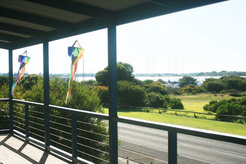 LJ Hooker Goolwa Holiday Rentals - 25 Barrage Road, Goolwa South - Holiday Jervis Bay 2
