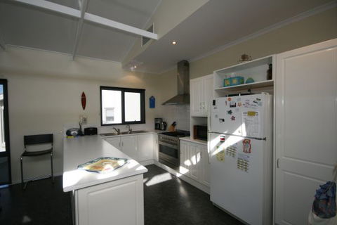 LJ Hooker Goolwa Holiday Rentals - 25 Barrage Road, Goolwa South - Holiday Jervis Bay 3