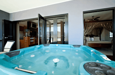 Waterfront Whitsunday Retreat - Holiday Jervis Bay