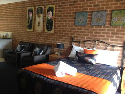 Top Of The Town Motor Inn Yackandandah - Holiday Jervis Bay 2