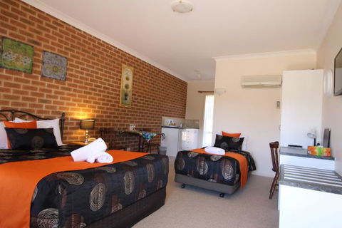 Top Of The Town Motor Inn Yackandandah - Holiday Jervis Bay 7