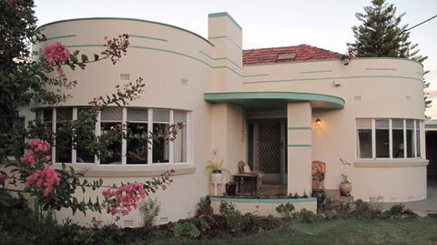B&B Wodonga - Art Deco Accommodation - Holiday Jervis Bay 0