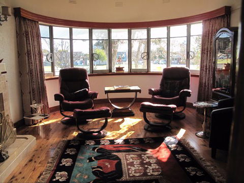 B&B Wodonga - Art Deco Accommodation - Holiday Jervis Bay 5