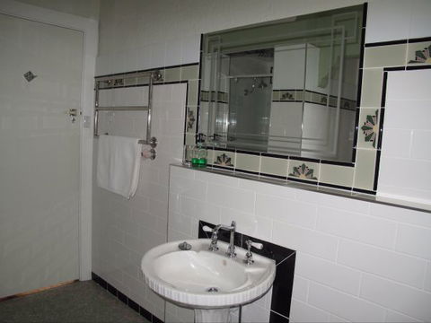 B&B Wodonga - Art Deco Accommodation - Holiday Jervis Bay 9