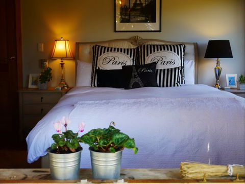 La Perrie Chalet Bed And Breakfast - Holiday Jervis Bay 0
