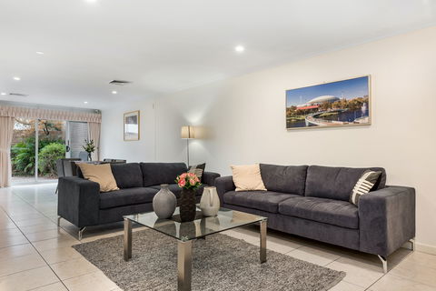 Adelaide Style Accommodation - Close To City In Stylish North Adelaide - Holiday Jervis Bay 0
