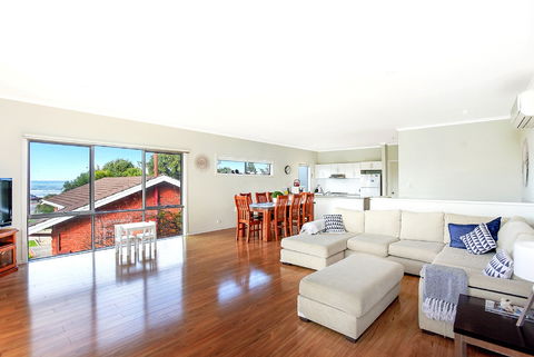 Ariadne - A Hop Skip And A Jump To The Beach With Sea Views - Holiday Jervis Bay 3