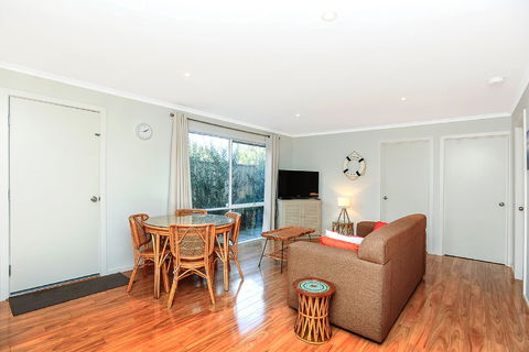 Ariadne - A Hop Skip And A Jump To The Beach With Sea Views - Holiday Jervis Bay 5