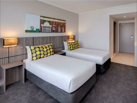 Travelodge Hotel Bankstown Sydney - Holiday Jervis Bay 2